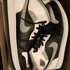 Jordan 1 mid white shadow
